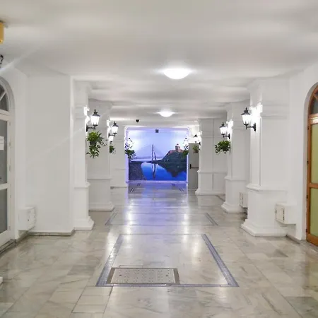 Seaside Haven: With Terrace Fuengirola