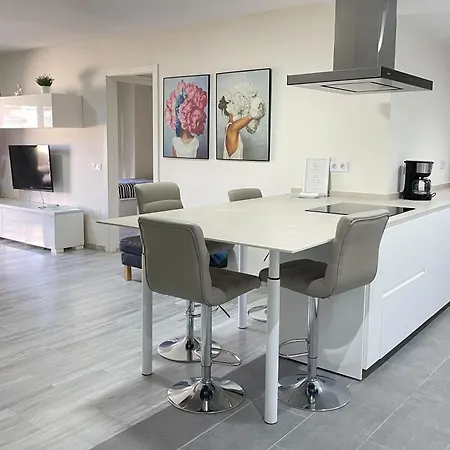 Seaside Haven: With Terrace Fuengirola