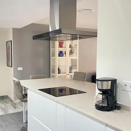 Seaside Haven: With Terrace Apartment Fuengirola