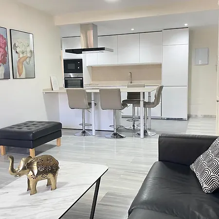 Apartment Seaside Haven: With Terrace Fuengirola