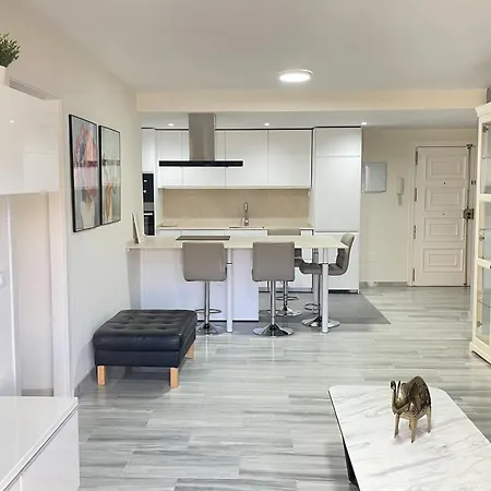 Seaside Haven: With Terrace Fuengirola