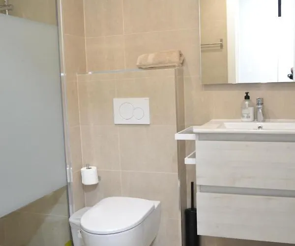2 Bedroom 2 Bathroom In The Heart Of With Big Terrace And Free Parking Space Close To 아파트