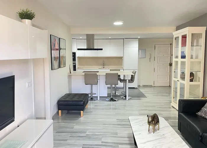 2 Bedroom 2 Bathroom In The Heart Of With Big Terrace And Free Parking Space Close To 푸엔히롤라